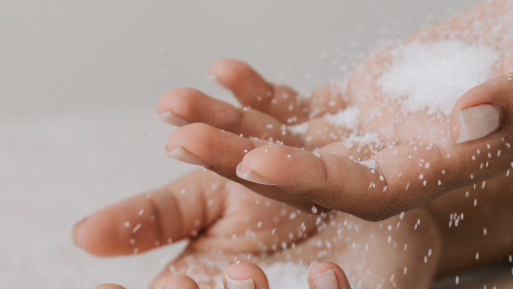 化學合成界面活性劑會破壞皮脂膜?(圖/CANVA)