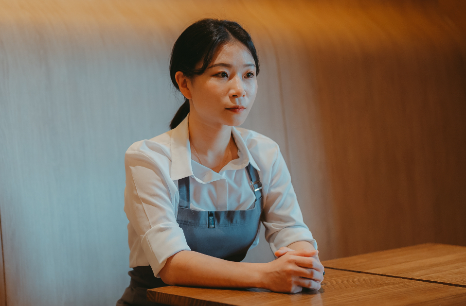 鄭惠民年紀雖輕，卻擁有豐厚餐飲資歷，曾於澳洲三帽餐廳 Attica、世界最佳餐廳 Noma 等任職（圖：香色）