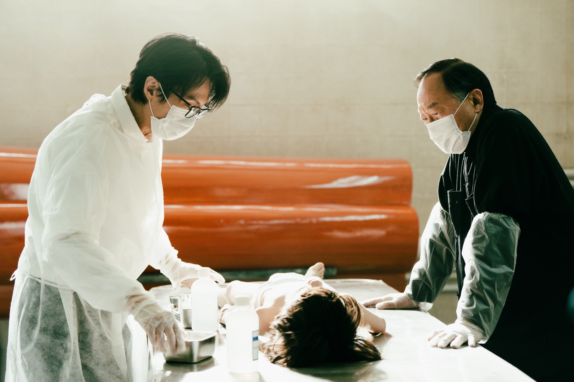 台詞「不只死人要被超渡,活人也需要破地獄,活人都有好多地獄」一語道破電影主旨(圖:華映娛樂)