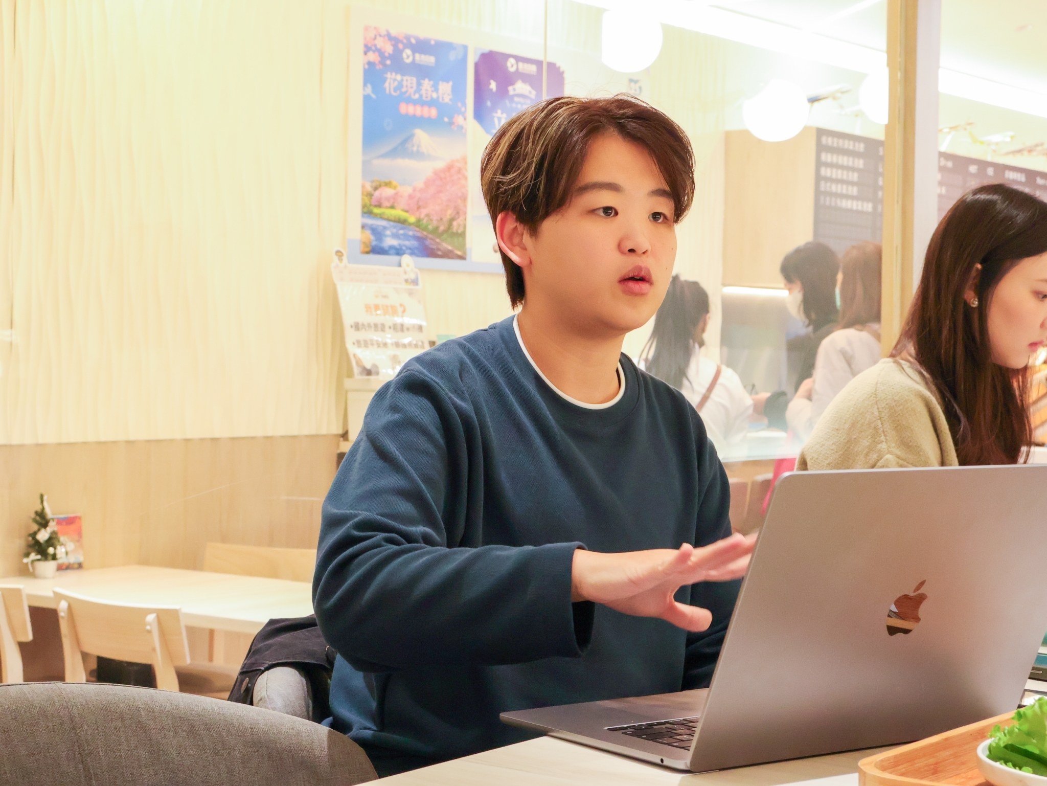 專訪旅行社業務 JOY。(圖/JOY 提供)