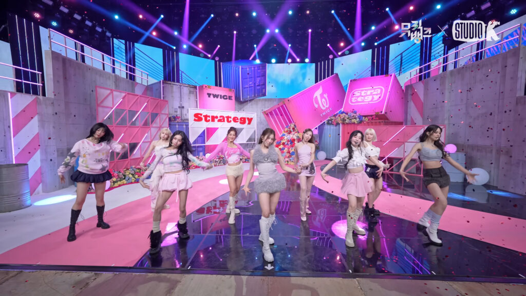 TWICE 新歌〈Strategy〉打歌舞台(圖 / KBS Kpop Youtube)