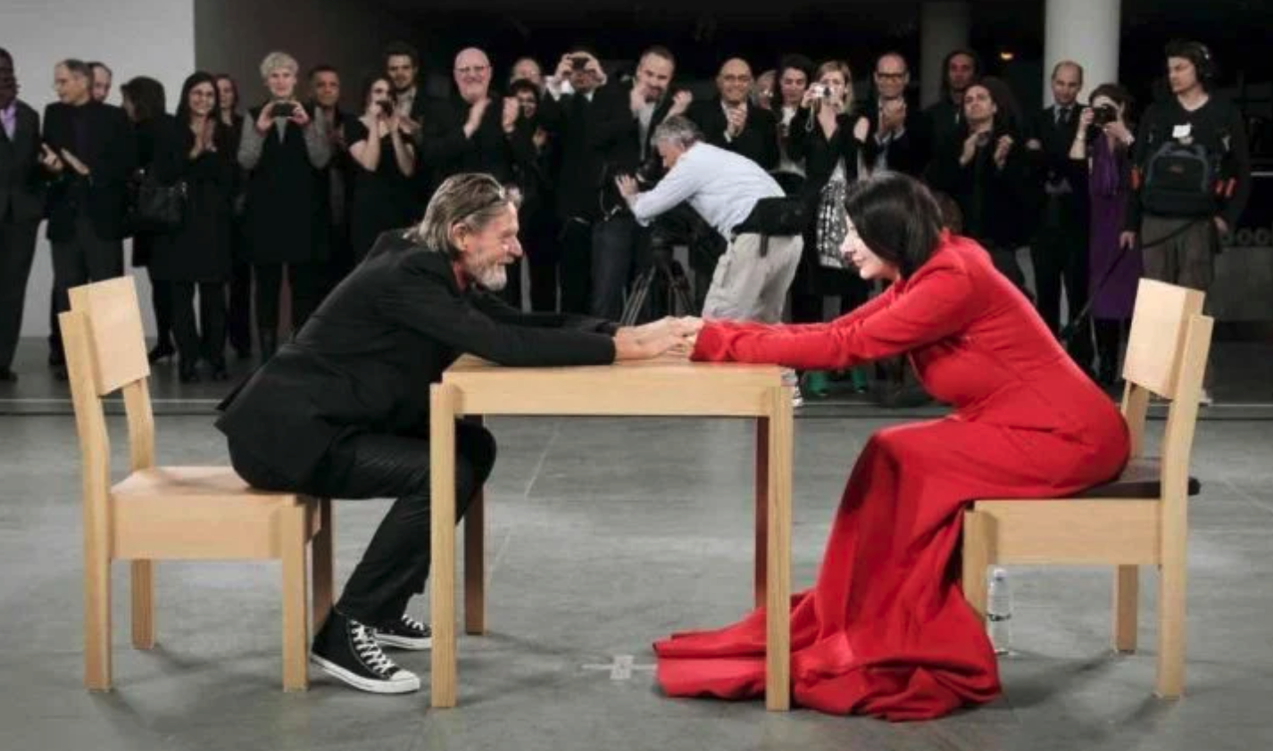 分手 22 年後,於 Marina Abramović《藝術家在場》重逢(圖:Pinterest)