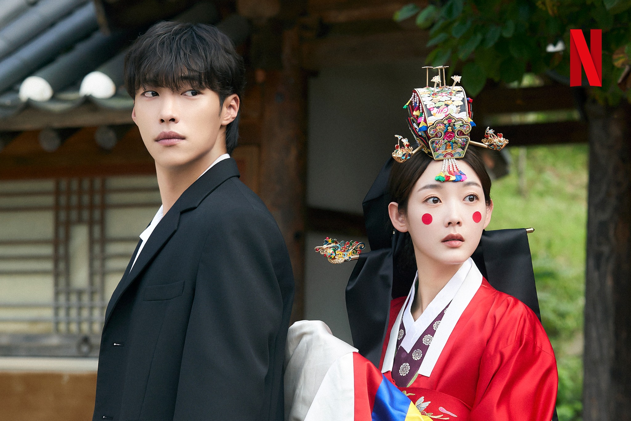 每個人都像是浩大生命中的浮游。(圖/@ Netflix)