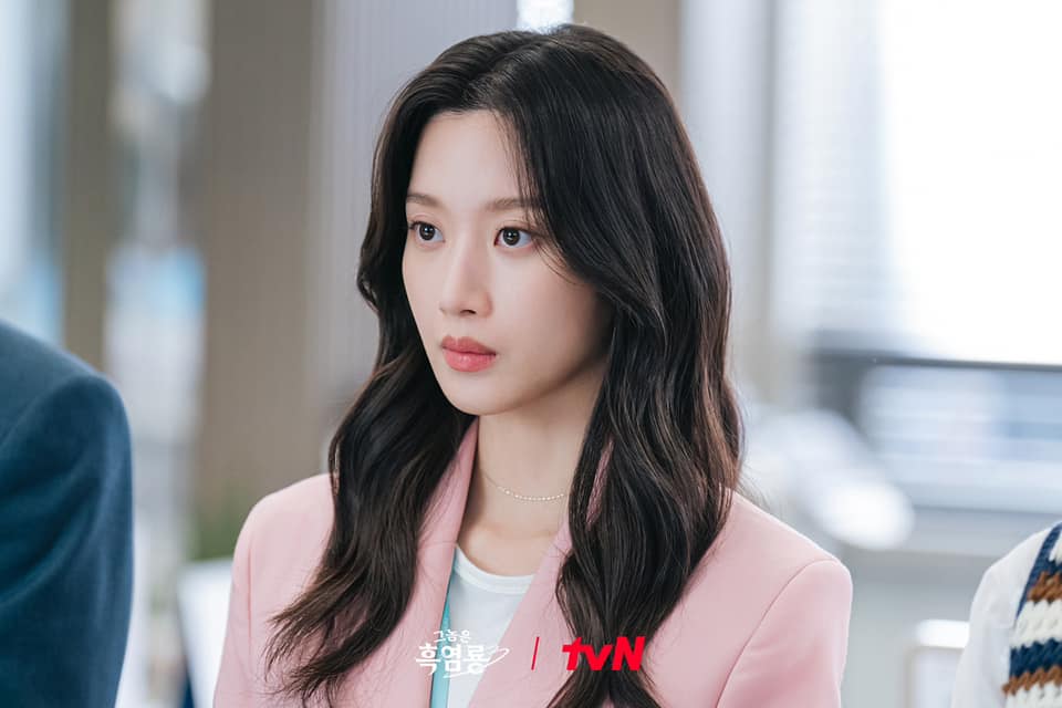 有些愛美的女性怕長痘痘,所以很少戴口罩。(圖/《那傢伙是黑炎龍》劇照)