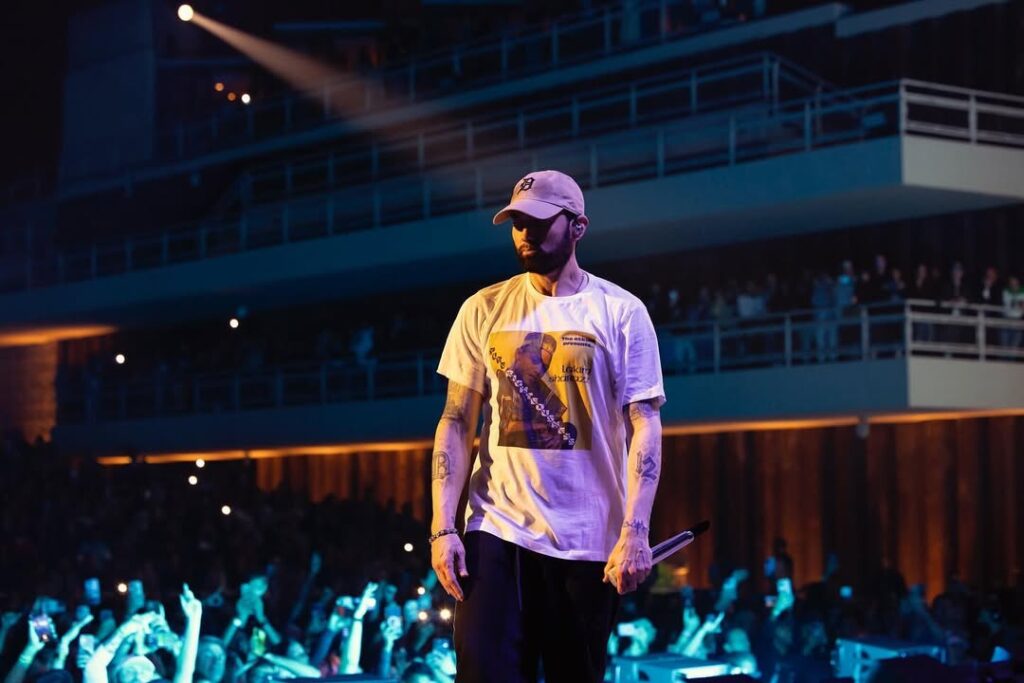 “Stan” 最初源自於 2000 年 Eminem 的歌曲〈Stan〉（圖/ Eminem IG）