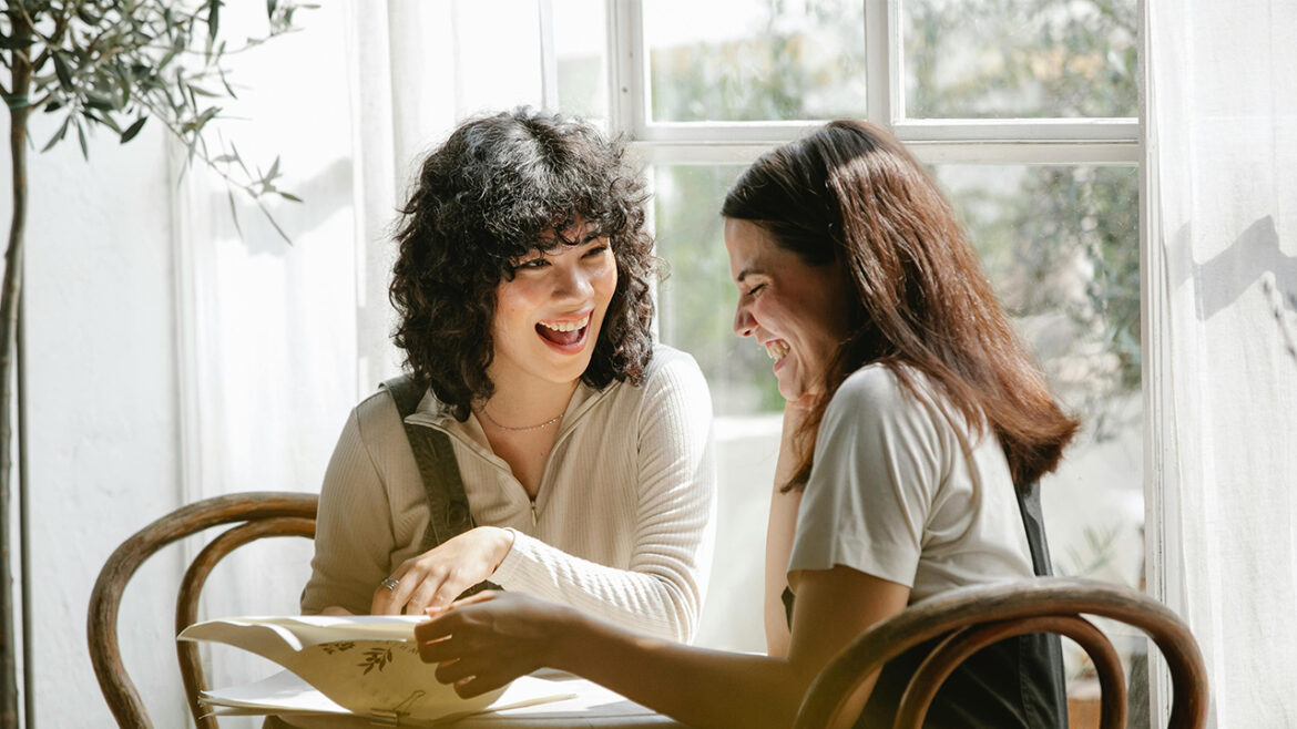 遠離讓你出現「微不適感」的情緒消耗者。（圖／Pexels）