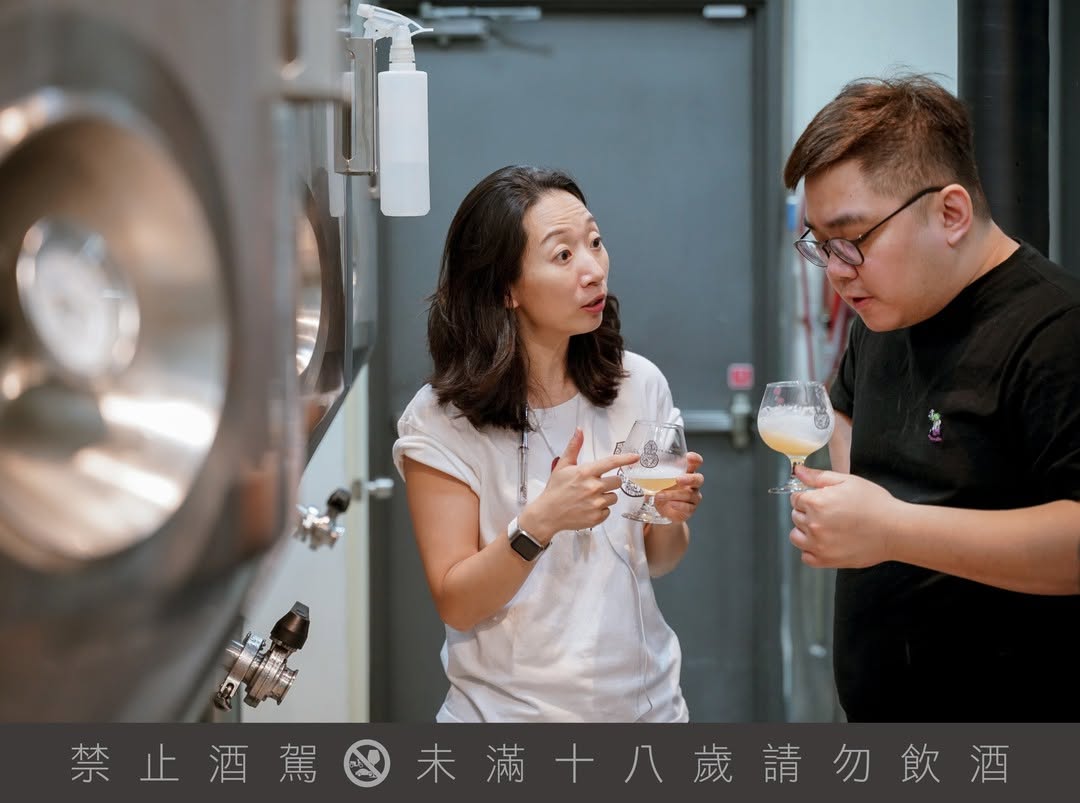 原是 Bartender 的她認為釀酒其實就像做菜,從原料準備到發酵,每一步都充滿樂趣(圖:IG@taihubrewing)