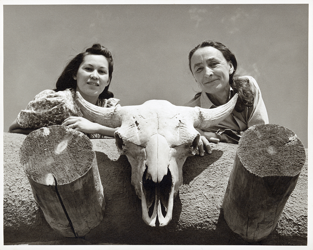 她會收集沙漠上的動物白骨、岩石帶回到紐約作畫(圖:IG@okeeffemuseum)