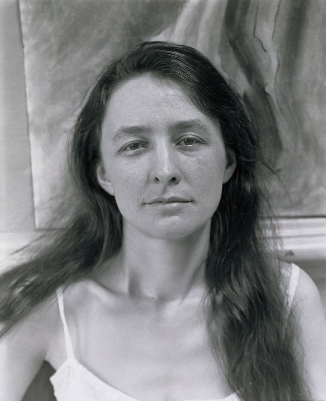 Georgia O’Keeffe 的才華被畫廊經營者兼攝影師 Alfred Stieglitz 發掘(圖:IG@okeeffemuseum)