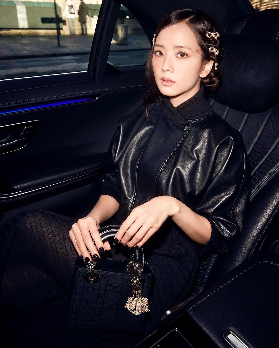 Jisoo 被譽為「行走的 Dior」品牌更是把她當公主寵(圖:IG@sooyaaa__)