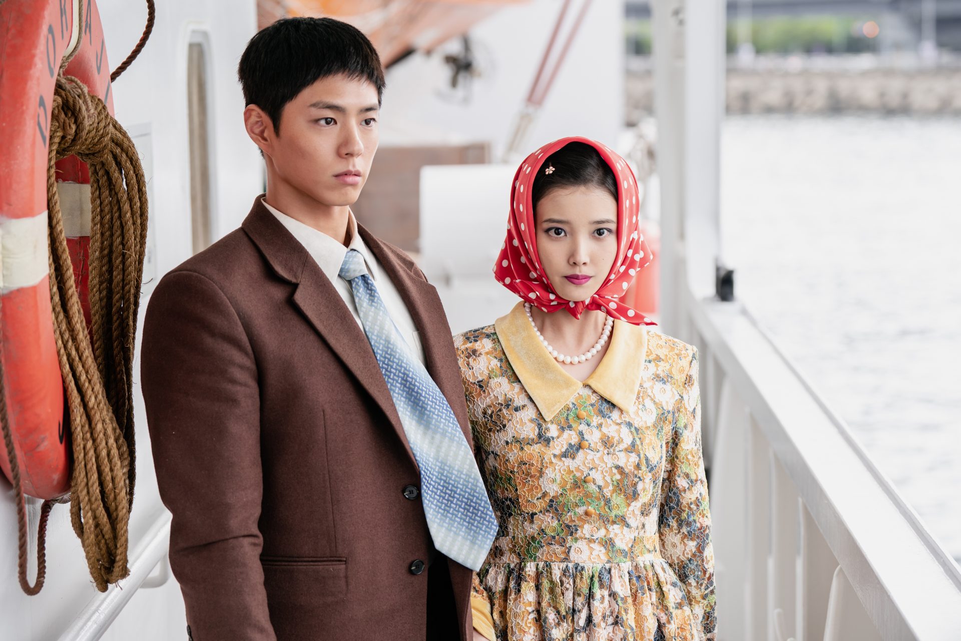 《苦盡柑來遇見你》由「國民妹妹」IU(李知恩)與「國民女婿」朴寶劍共同主演(圖:Netflix 提供)