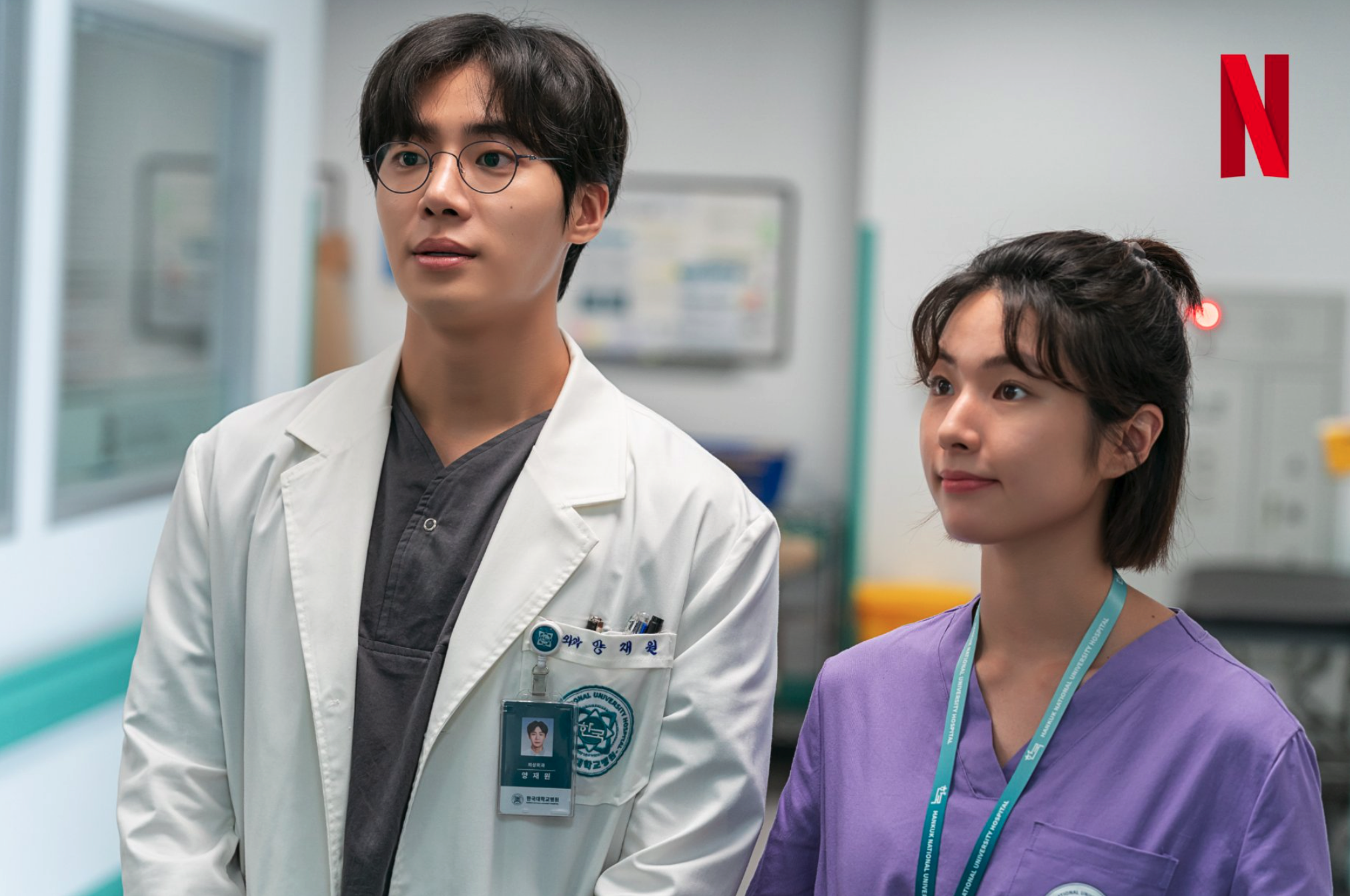 劇中呈現醫生與時間賽跑的緊張感,還有寫實手術場面(圖:Neflix)
