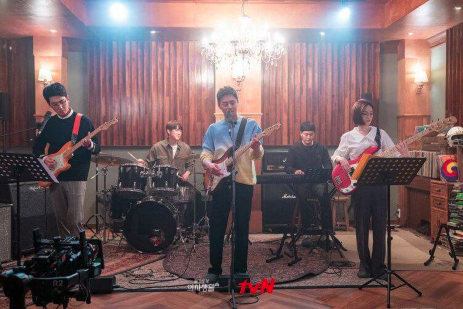 劇中不僅有深刻的醫病關係,也有幽默、療癒的友情故事(圖:tvN)